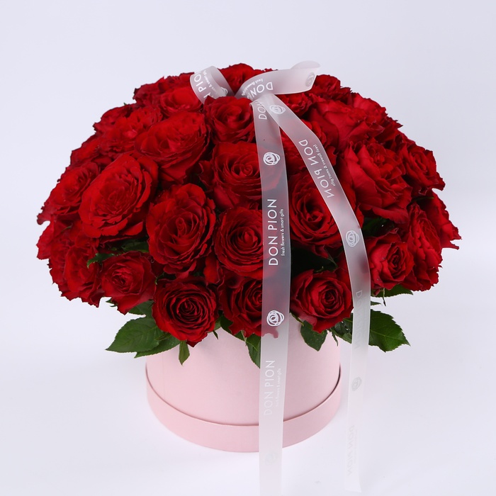 Розы в коробке "Лепестки страсти"