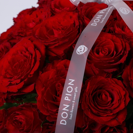 Троянди в коробці "Пелюстки пристрасті"