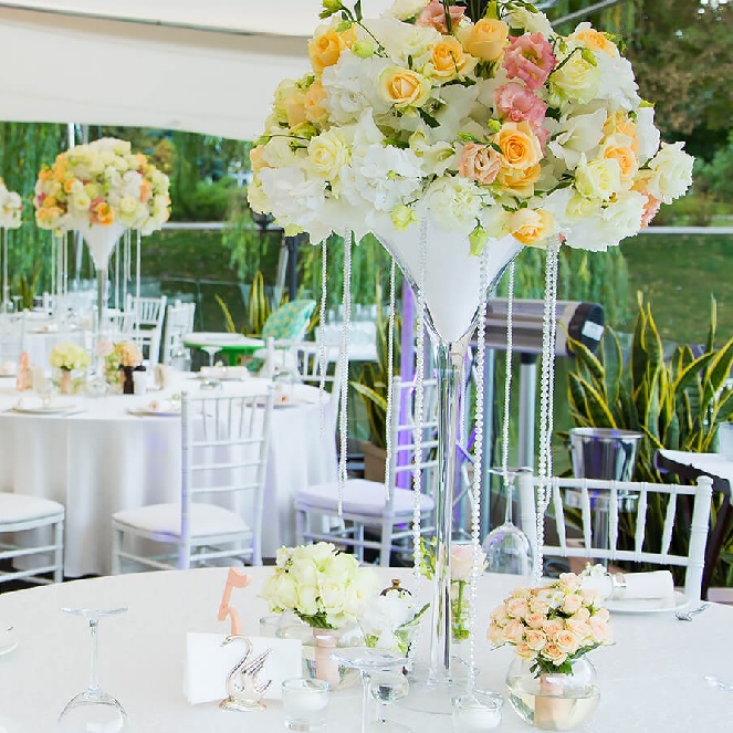 Як прикрасити весільний стіл: як створити атмосферу свята з квітами